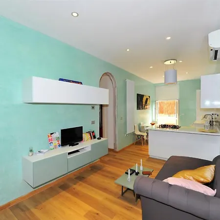 Joivy Stylish 3-bed Flat In *
