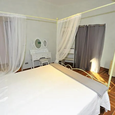 Joivy Stylish 3-bed Flat In Apartment Genoa