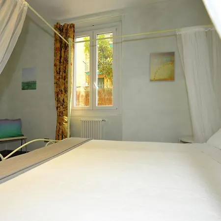 Joivy Stylish 3-bed Flat In Apartment *