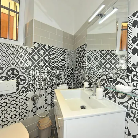 Joivy Stylish 3-bed Flat In * Genoa