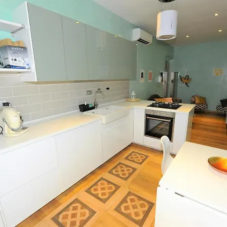 Joivy Stylish 3-bed Flat In Apartment *