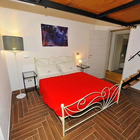 Joivy Stylish 3-bed Flat In *