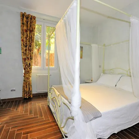 Joivy Stylish 3-bed Flat In *