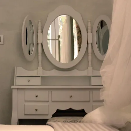 Joivy Stylish 3-bed Flat In *