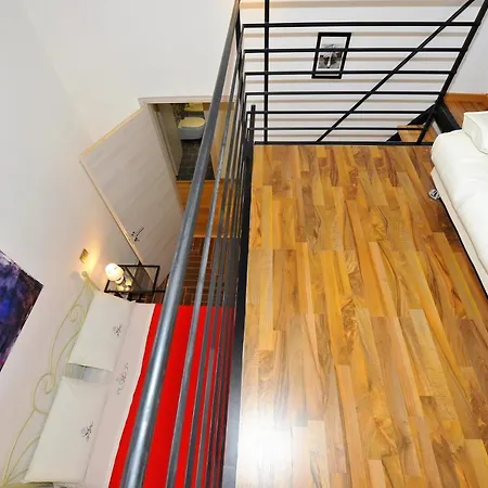 Joivy Stylish 3-bed Flat In Apartment