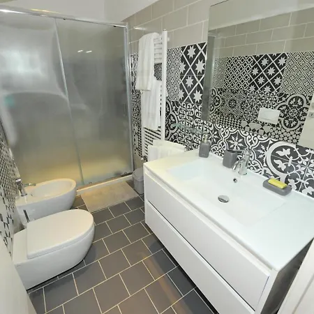 Joivy Stylish 3-bed Flat In Apartment Genoa