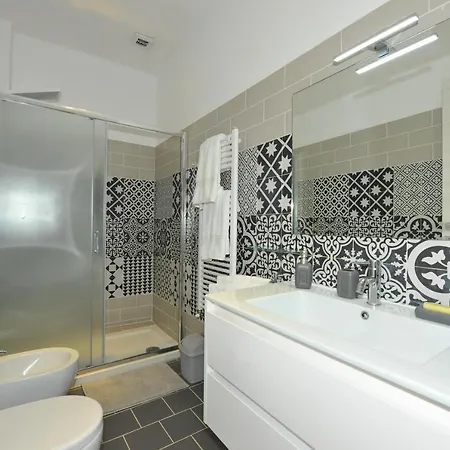 Joivy Stylish 3-bed Flat In Apartment Genoa
