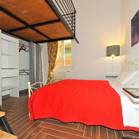 Joivy Stylish 3-bed Flat In *