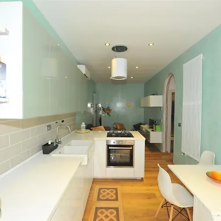 Joivy Stylish 3-bed Flat In Apartment *