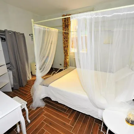 Apartment Joivy Stylish 3-bed Flat In